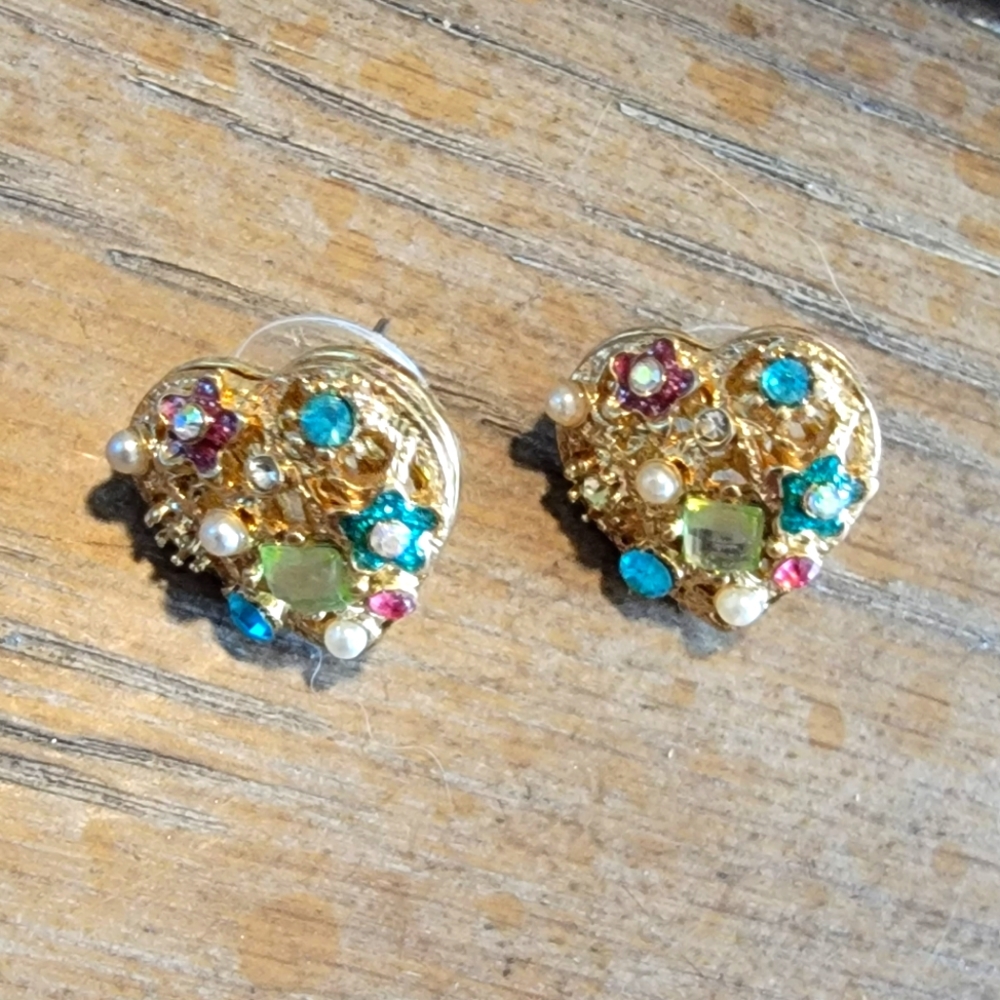 Betsy Johnson gold heart earrings with pearl & gemstone design. 1/2" L x 1/2" W.